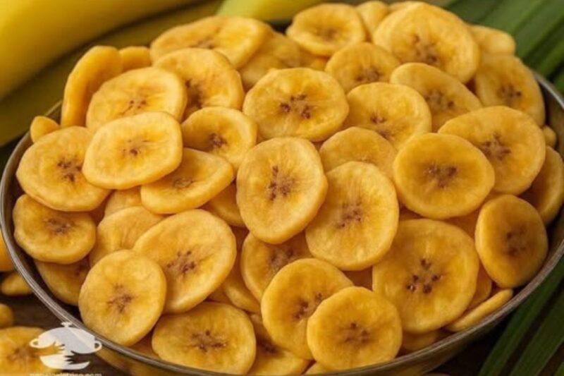 Quando faço essa receita de Chips de Banana crocantes, não sobra um na travessa!